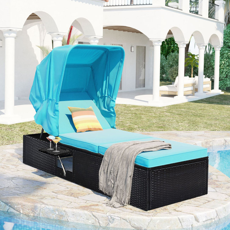 Sun loungers with online cup holders